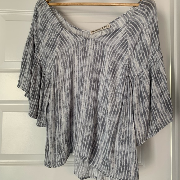Fourteenth & 9th Gray and White Stripe Off The Shoulder Top Size Medium - Picture 3 of 8